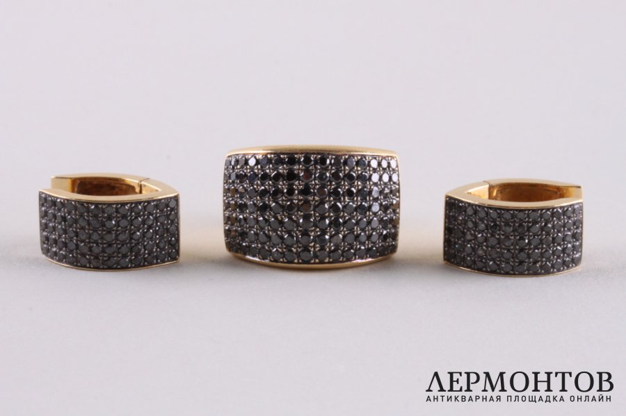 Набор из перстня и серег с черными бриллиантами ок. 4,14 ct. Золото. Бренд Melekkis