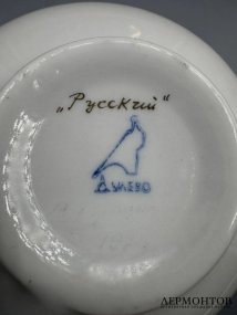 Чайная пара с цветами на красном. Фарфор, роспись, Дулёвский фарфоровый завод, СССР, 2-я половина 20 века