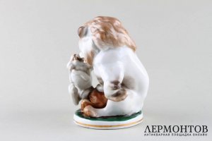 Статуэтка Заяц во хмелю. СССР, ЛФЗ, автор Б.Я. Воробьев, 1950-е гг. Фарфор.