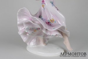 Скульптура Танцовщица. Чехия, мануфактура Royal Dux, авт. мод. Elly Konigova. Фарфор.