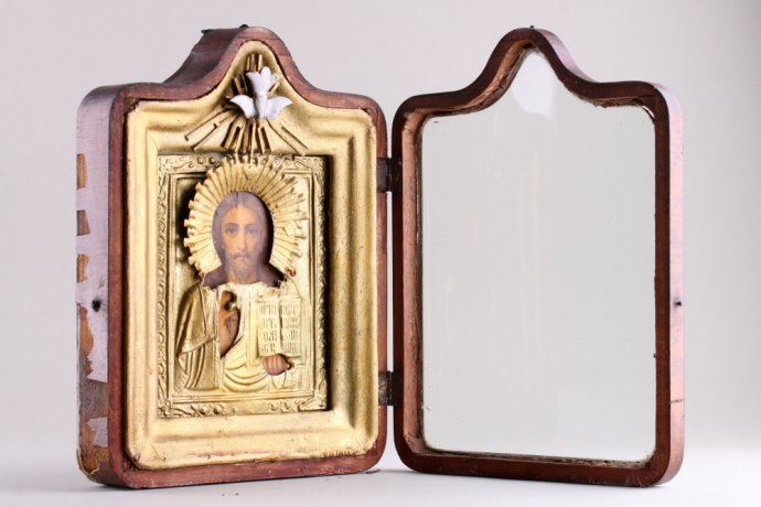 Икона "Господь Вседержитель" в латунном окладе в киоте. Россия, до 1917 года.