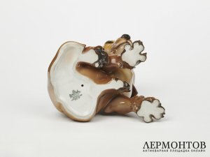 Статуэтка «Молодая такса». Фарфор, Rosenthal, Германия, 1938 год