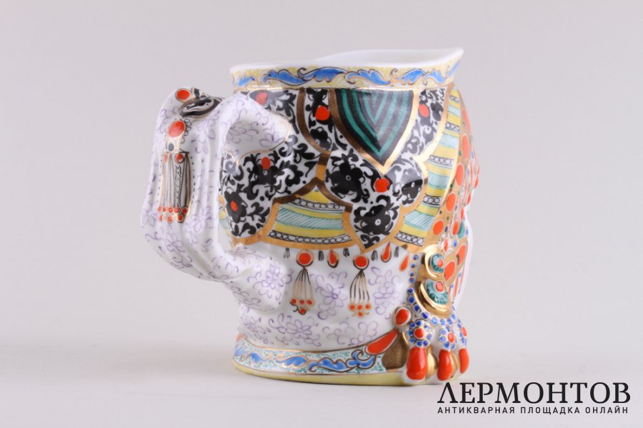 Кружка Молоко. СССР, ЛФЗ, автор модели Данько, 1960-е гг. Фарфор, роспись.