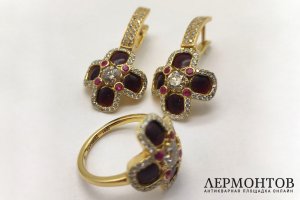 Комплект серьги и кольцо, бренд Темкара. Золото, эмаль, бриллианты, рубины. Россия.