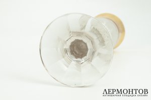 Ваза в форме кубка. Чехословакия, фирма Moser, 1920-е гг. Стекло, резьба, золочение. 