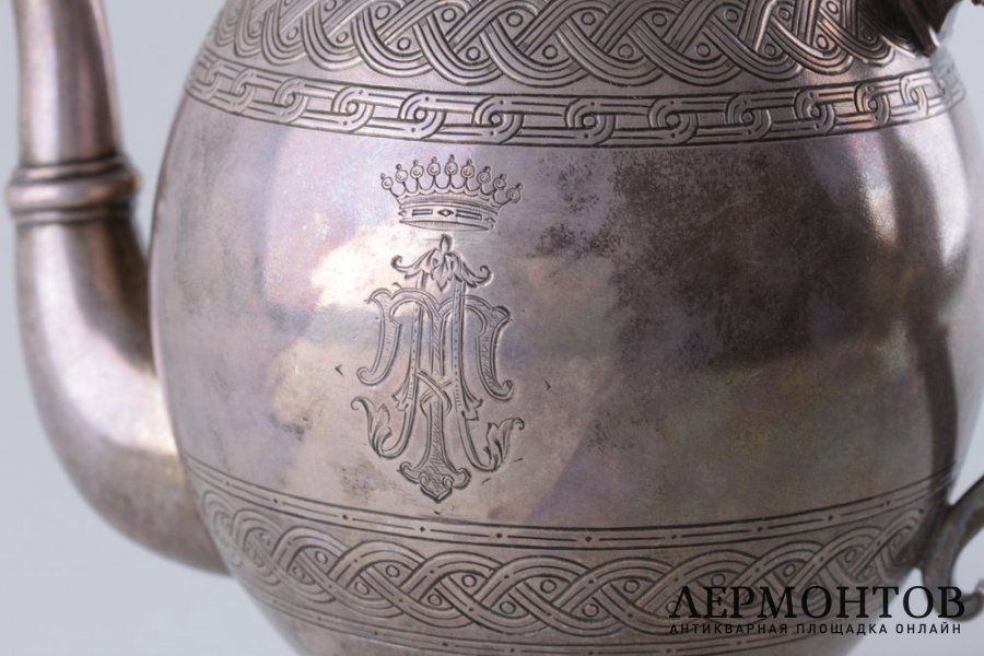 Чайный сервиз из 3 предметов в коробке. Россия, фирма Овчинникова, 1880 г. Серебро 84