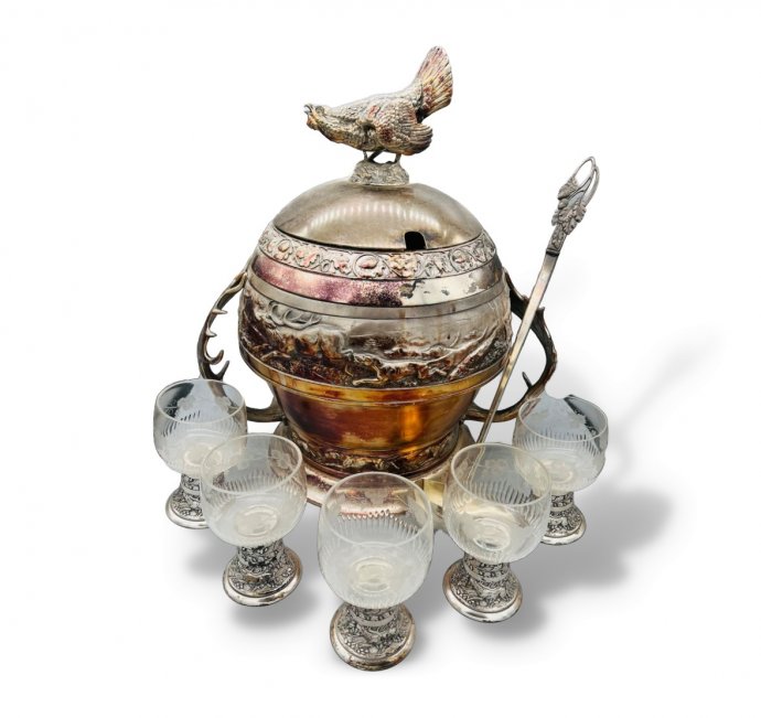 Крюшонница «Охота на кабана» с половником и 5 бокалами. Металл, WMF, ок. 1900