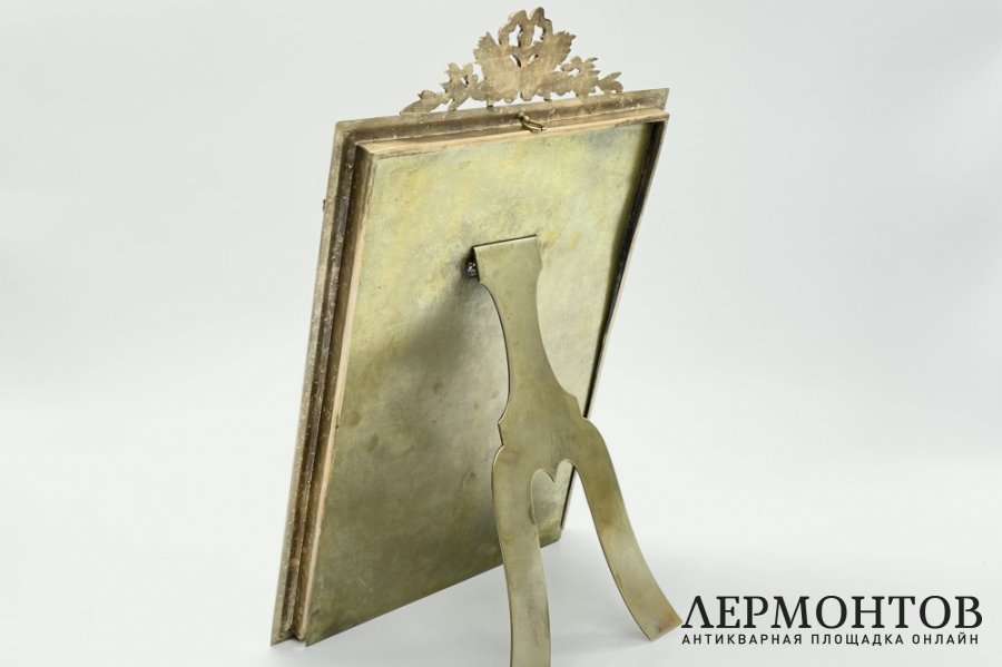 Рaмка для фoтoгpaфии Неоклaсcика. Фpaнция, нaч. 20 в. Бронзa, латунь, литье, чeканкa.