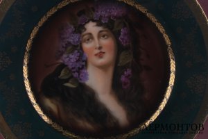 Тарелка с женским изображением с цветочным венком на голове. Вена, 1-ая треть 20 в.