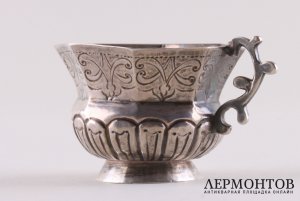 Чарка с ручкой. Серебро, литье, чеканка. Россия, Москва, XVIII век.
