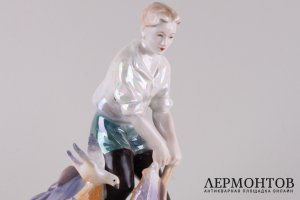 Статуэтка Рыбак. Германия, 1960-е гг. Фарфор, роспись.