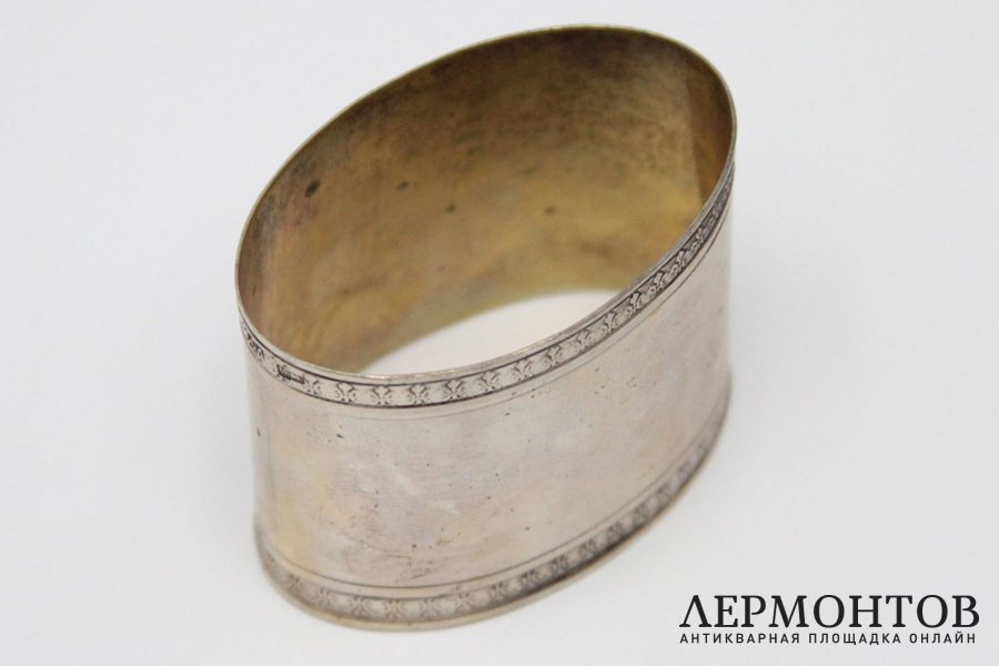 Кольцо для салфетки с королевскими лилиями. Серебро 84 пробы. Россия, 1908-1917