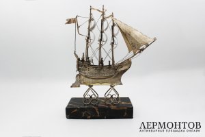 Настольная модель корабля. Серебро 800 пробы, штамп, гравировка. Дания, 1901 год.
