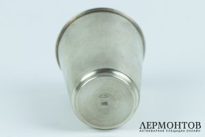 Стопка с флоральным рисунком. Серебро 84 пр. Россия, Кострома. 1908-1917 гг. 