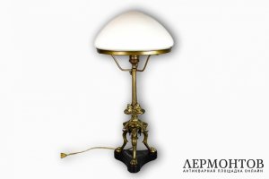 Настольная лампа в стиле ренессанс. Бронза, мрамор. Франция, XIX век.
