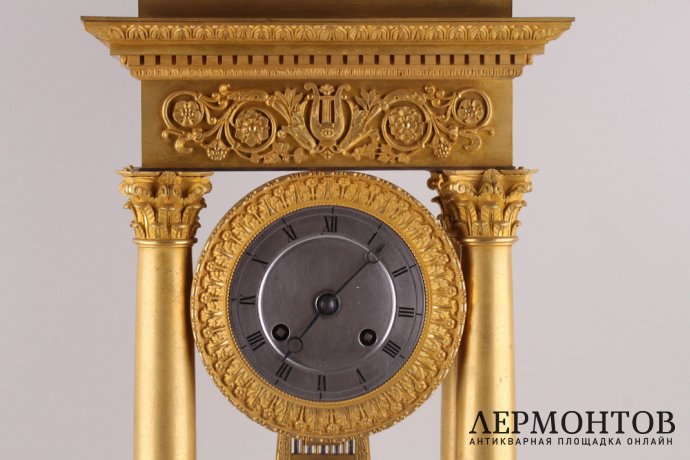 Часы в виде портика в стиле Ампир. Франция, Париж, 1 половина 19 в. Бронза, литье.