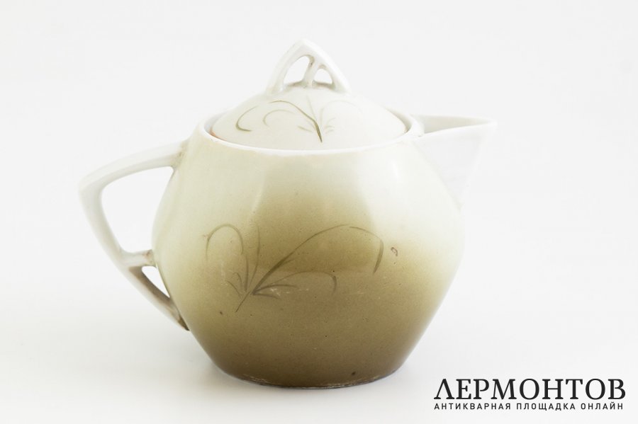 Молочник в стиле модерн. Российская Империя, фабрика Гарднера, 1870-1890 г. Фарфор.