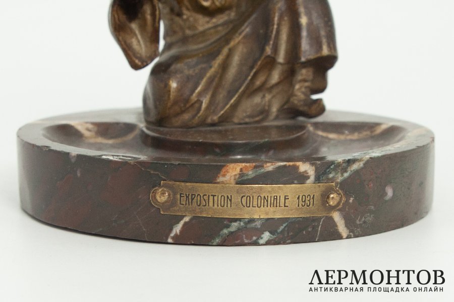 Статуэтка Араб Продавец масла. Франция, 1930-е гг. Шпиатр. Мрамор.