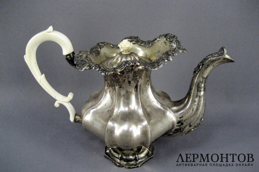 Чайный сервиз. Серебро 84 пробы, кость. Россия, 1842 год.