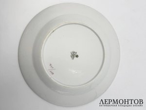 Тарелки обеденные 4 шт. Россия, М. Кузнецов, нач. 20 века. Фарфор, деколь.