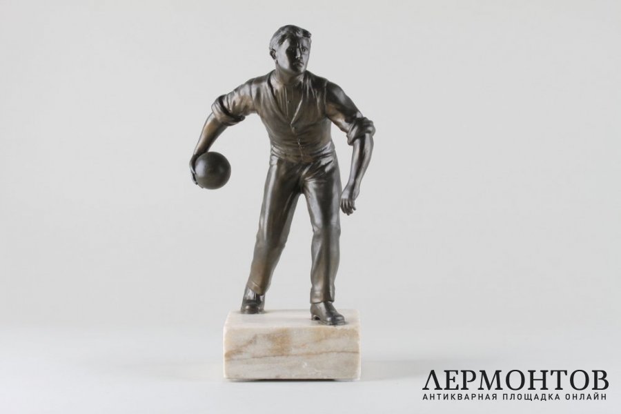 Статуэтка Боулингист. Зап. Европа, 1930-1940-е гг. Металл, патинирование. Камень.