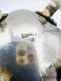 Сливочник на фигурных ножках. Серебро 84 пробы, золочение, мастер ВВ, Россия, 1851 год