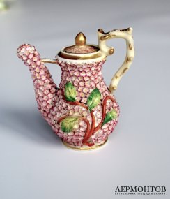 Декоративная лейка из лепного фарфора. Англия, 19 век