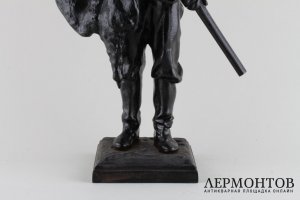 Охотник с уткой. Чугун. СССР. Кусинское литье, середина ХХ века. Редкая скульптура.