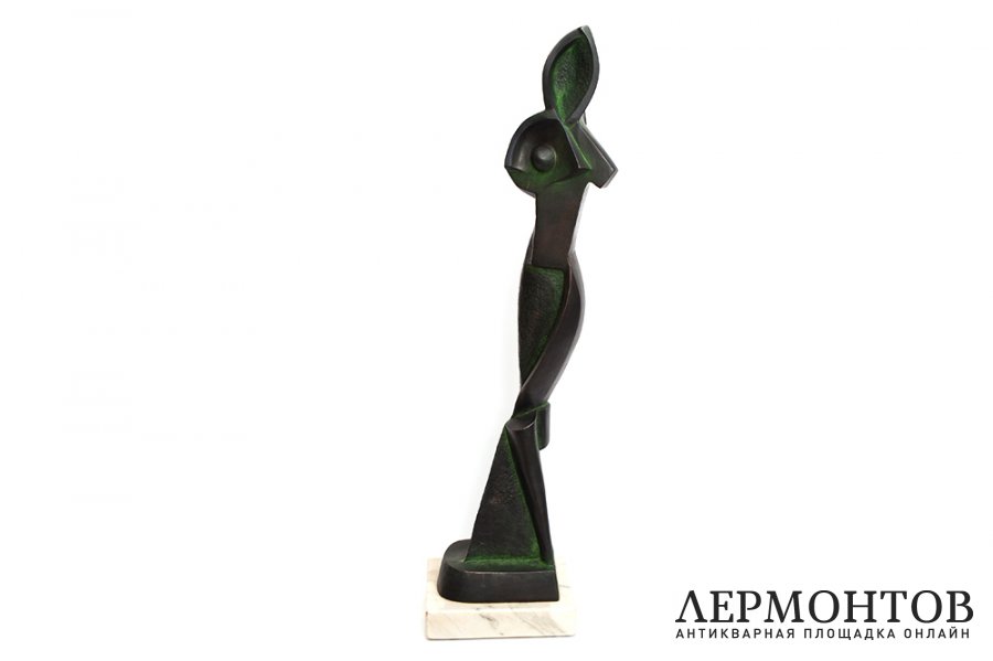 Скульптура Женщина. Авт. мод. А.П. Архипенко. Бронза, камень.