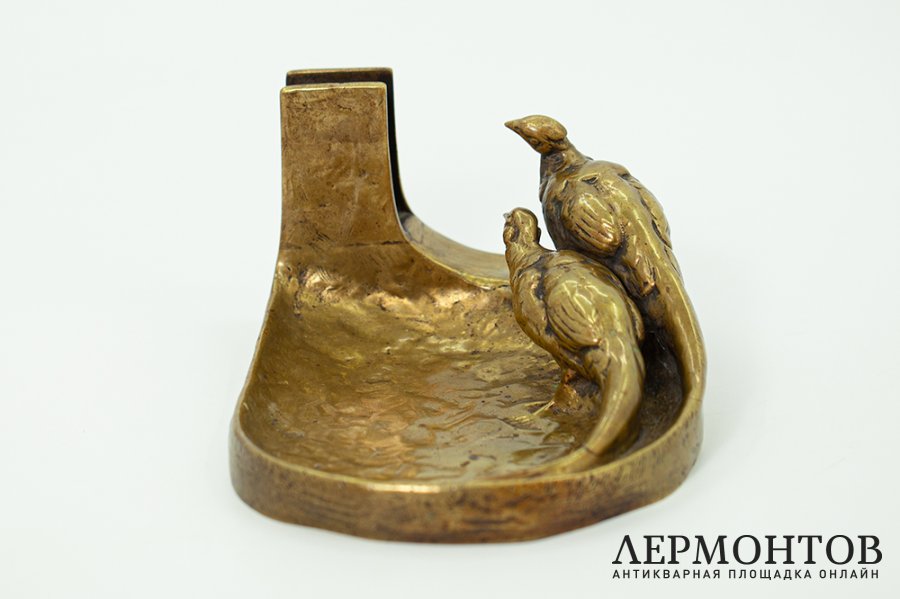 Лоток для мелочей с парными фигурами фазанов. Вена, автор F. Gornik, 20 в. Бронза.  