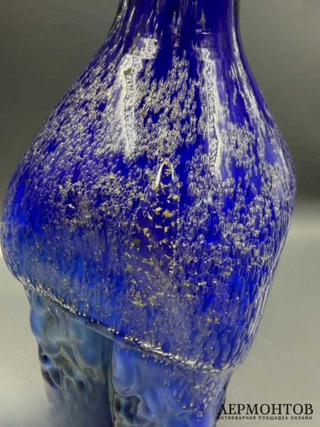 Штоф. Кобальтовое стекло, сусальное золото, Мурано, Италия, 1960–1970 годы