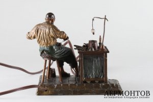 Лампа-подсвечник Еврейский сапожник со спичечницей и миниатюрами. Бронза. Австрия.