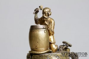 Кружка мужик-бондарь для хранения сигар. Россия,  Санкт -Петербург, 1860-е гг. Бронза