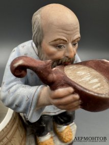 Статуэтка «Мужик с ковшом». Бисквит, роспись, фабрика Гарднера, Россия, 1880–1890 годы