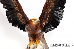 Статуэтка Орел. Германия, фирма Хертвик, 1950-е гг. Фарфор, роспись.