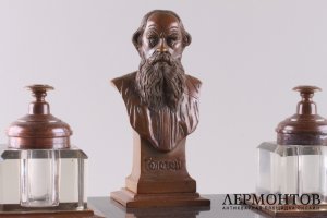 Письменный прибор с бюстом Льва Толстого. Бронза, камень. Российская империя, 1910е