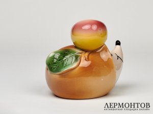 Статуэтка «Ежик с яблоком». Jinokera, Чехословакия, 1960 год