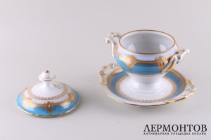 Соусник с изображениями птиц. Фарфор, роспись. Российская империя, завод Кузнецова