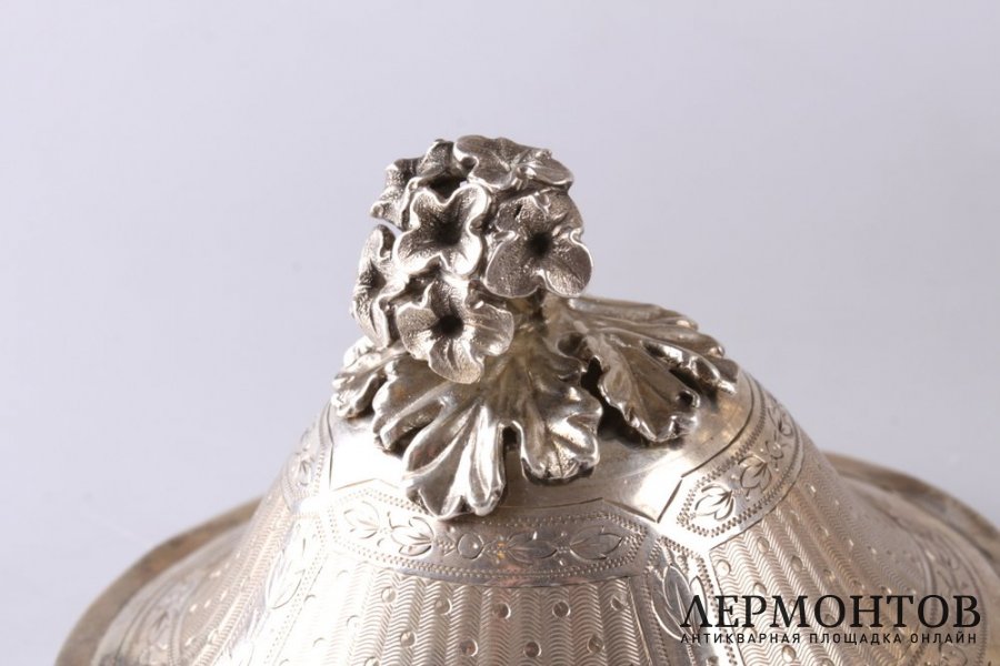 Сахарница в технике гильоше, классика. Серебро 950 пробы. Франция
