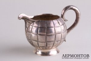 Комплект из сахарницы и молочника в русском стиле. Серебро 84 пробы. Россия, 1880-е г