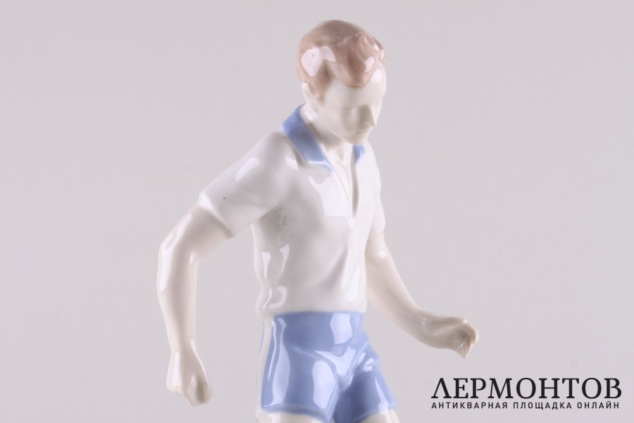 Статуэтка Футболист. Германия, фабрика Wagner Apel. Фарфор, роспись. 1960-е гг.