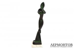 Скульптура Женщина. Авт. мод. А.П. Архипенко. Бронза, камень.
