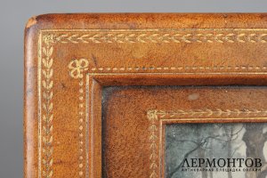 Коробка для сигар с литографией сцены охоты. Дерево, кожа.