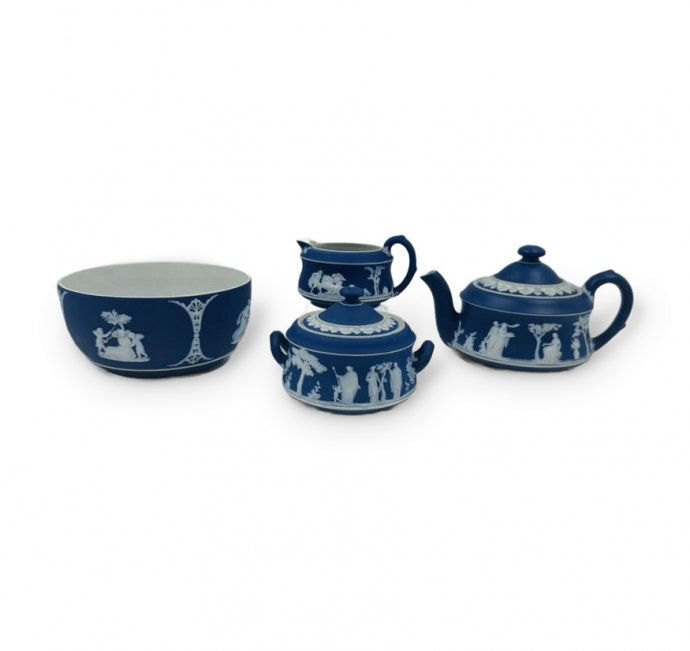 Чайный сервиз в стиле ампир с мифологическими сюжетами. Фарфор, Wedgwood, Англия, середина 20 века
