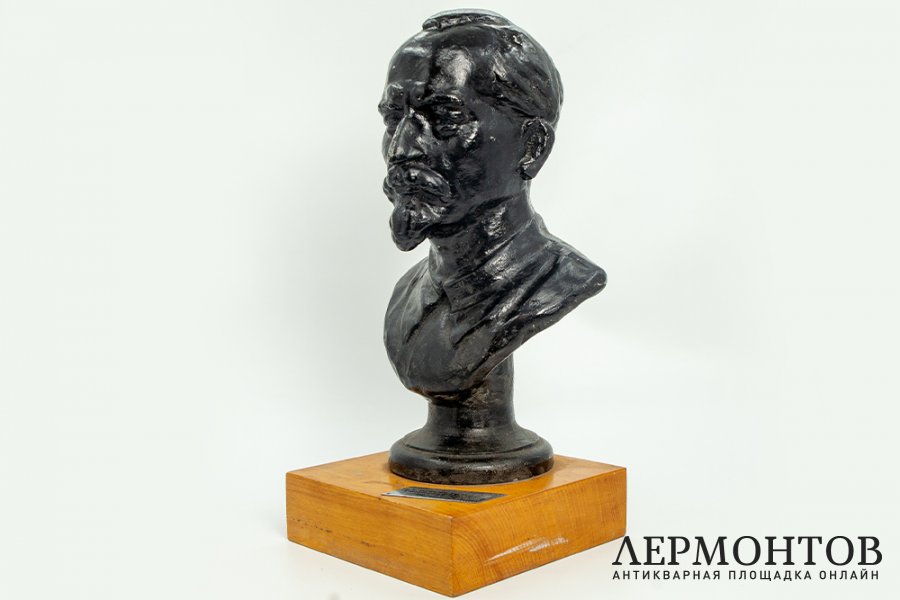Бюст Феликс Дзержинский. СССР, 1960-е гг. Силумин, крашение.