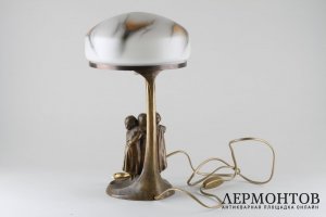 Лампа в стиле модерн с фигурами троих детей. Австрия, Вена, автор модели П. Терещук.