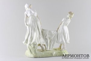 Статуэтка в виде вазы. Фаянс.  Goldscheider, Австрия, авторская подпись, 1905 год.