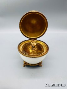Пасхальное яйцо «Режиссёру». Серебро 925 пробы, фарфор, Faberge, Франция