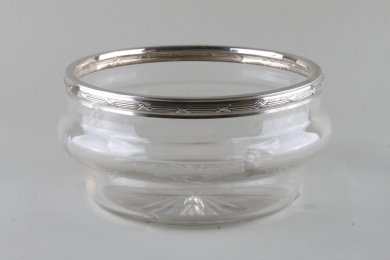 Чаша с резьбой и травлением. Серебро 950, стекло. Франция, кон. XIX - нач. XX вв.