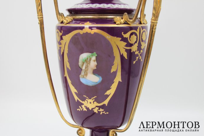 Настольная лампа, светильник. Фарфор, роспись, бронза. Франция,  XIX век.